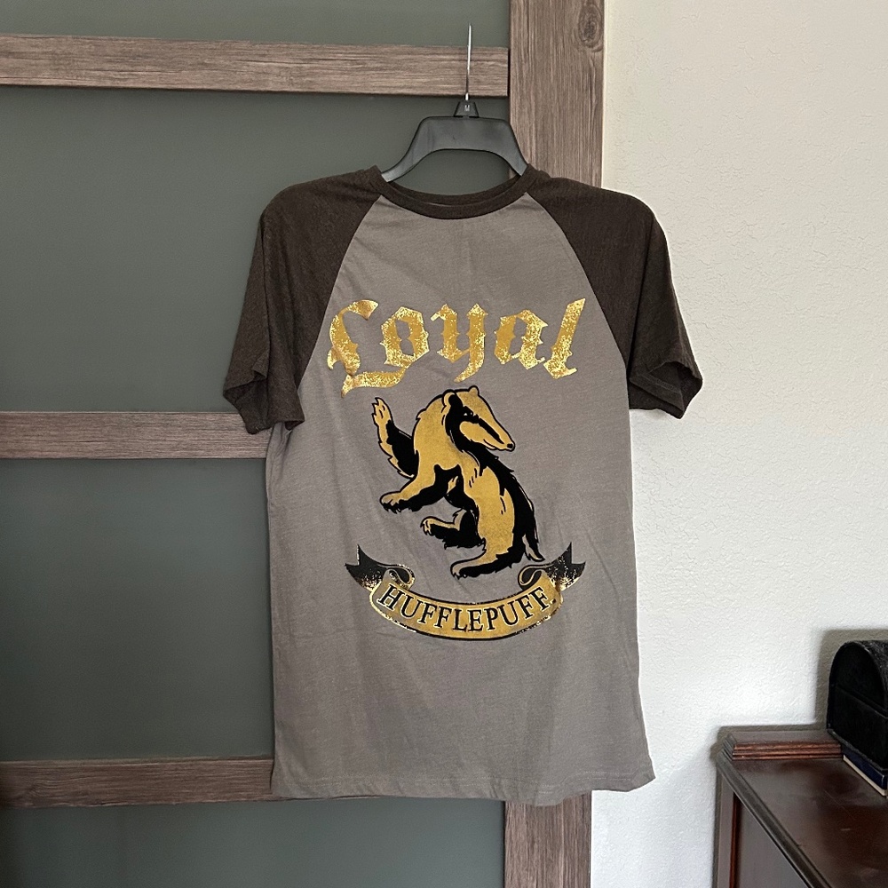 Harry Potter | Hufflepuff Loyal Graphic Tee-Size S